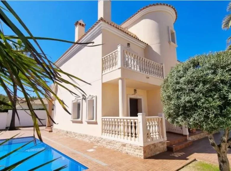 Villa de 4 dormitorios 260 m² Orihuela, Španjolska