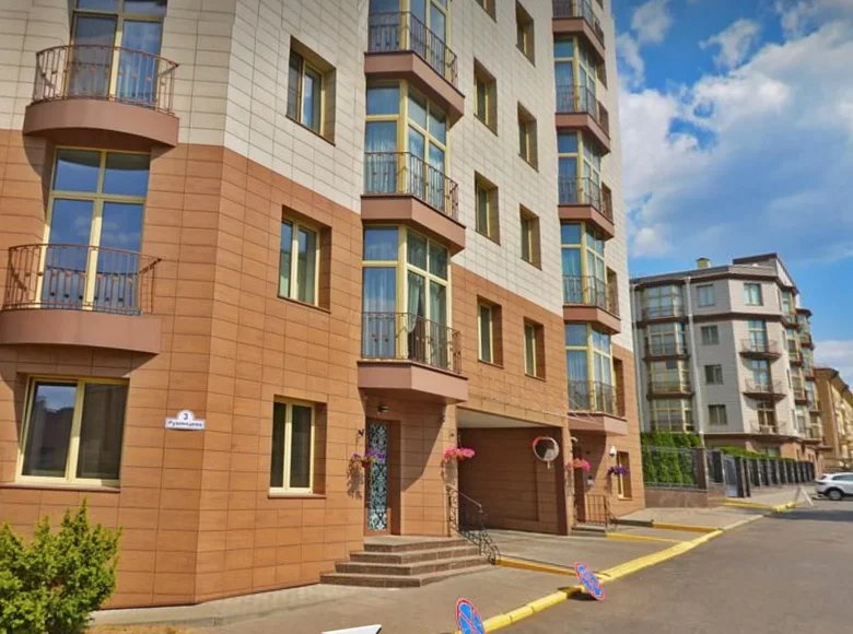 Oficina 197 m² en Minsk, Belarús