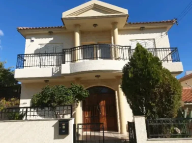 5 bedroom house  in Demos Agiou Athanasiou, Cyprus