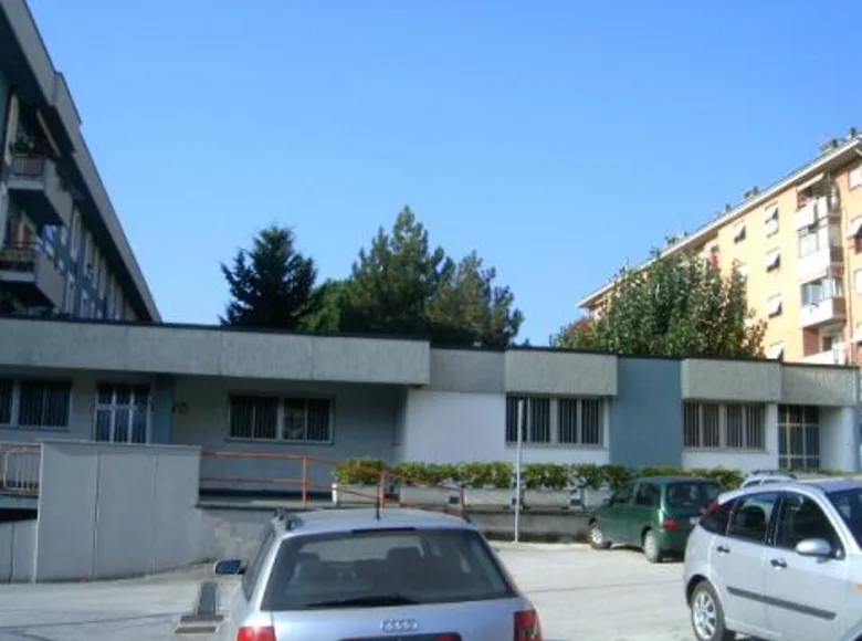 Коммерческое помещение 2 500 м² Фолиньо, Италия