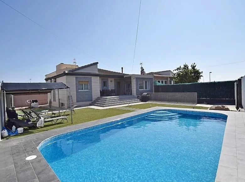 villa de 3 chambres 130 m² Torrevieja, Espagne