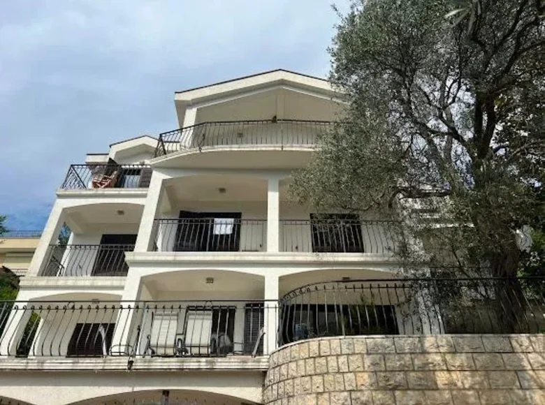 Commercial property 358 m² in Podostrog, Montenegro