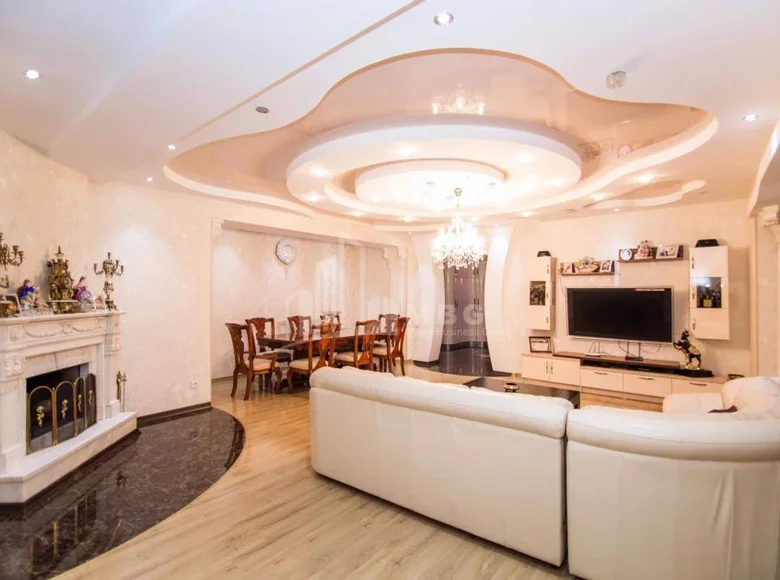 Apartamento 4 habitaciones 200 m² Tiflis, Georgia