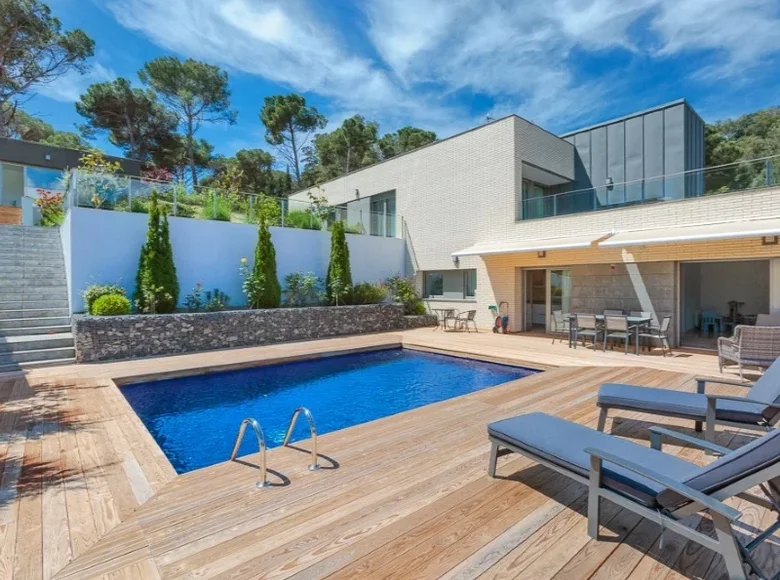 4-Schlafzimmer-Villa 412 m² Blanes, Spanien