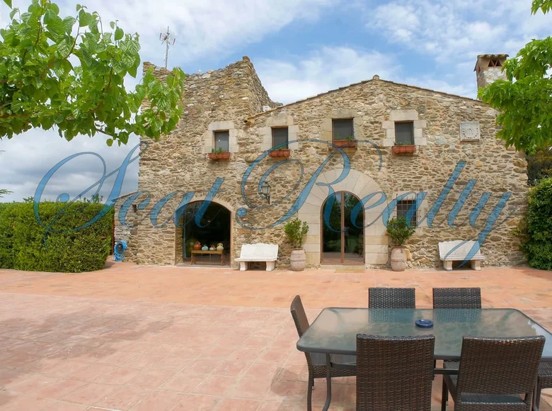 Villa 8 bedrooms 1 m² la Bisbal dEmporda, Spain