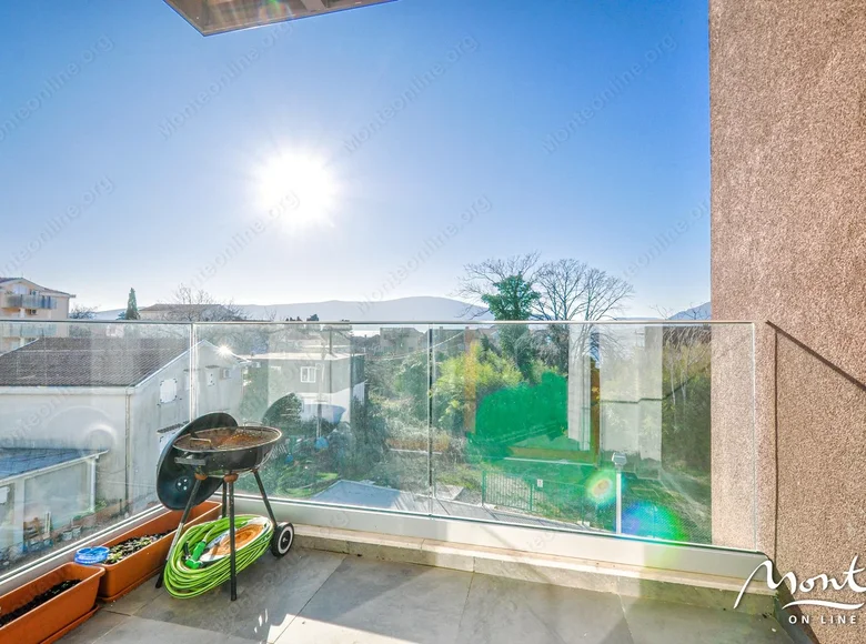 2 bedroom apartment 69 m² Tivat, Montenegro