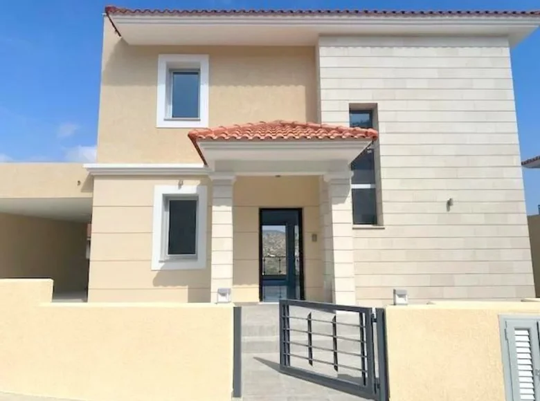 4 bedroom Villa 352 m² Agios Tychonas, Cyprus