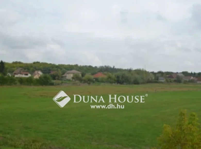 Land 25 067 m² Baracska, Hungary