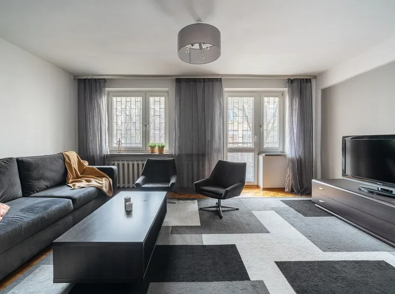 Mieszkanie 4 pokoi 63 m² Warszawa, Polska