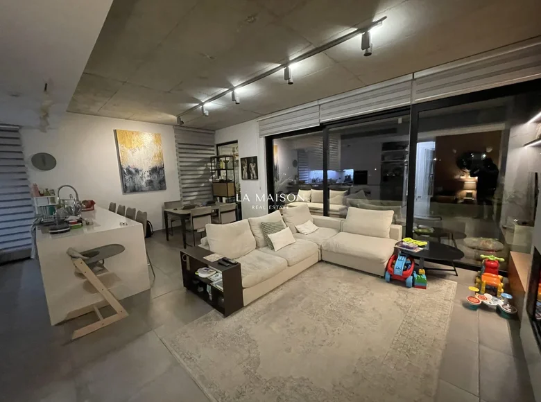 Mieszkanie 3 pokoi 140 m² w Nikozja, Cypr