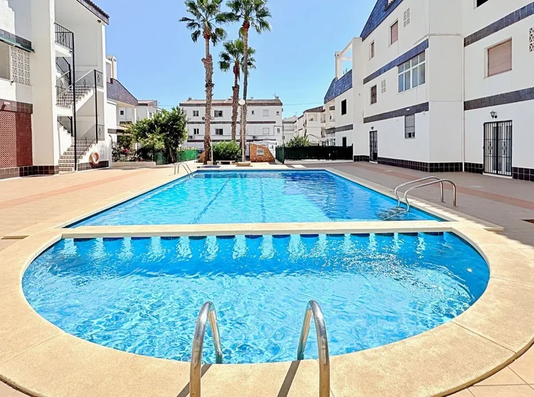 Mieszkanie 3 pokoi 80 m² Torrevieja, Hiszpania