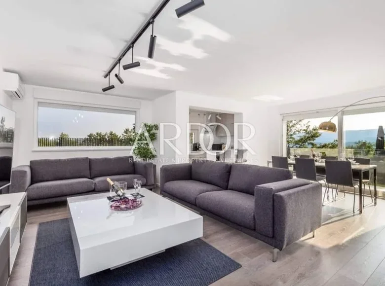 Mieszkanie 2 pokoi 85 m² w Marcelji, Chorwacja
