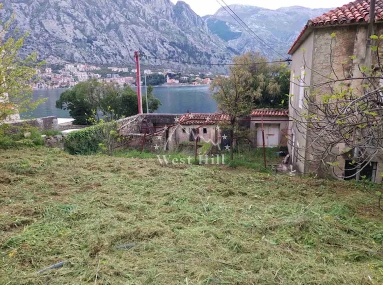 Atterrir  Prcanj, Monténégro
