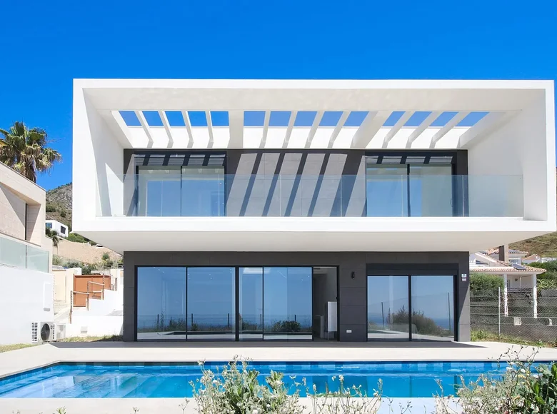Villa Roomy Villa in Benalmadena with Scenic Sea View