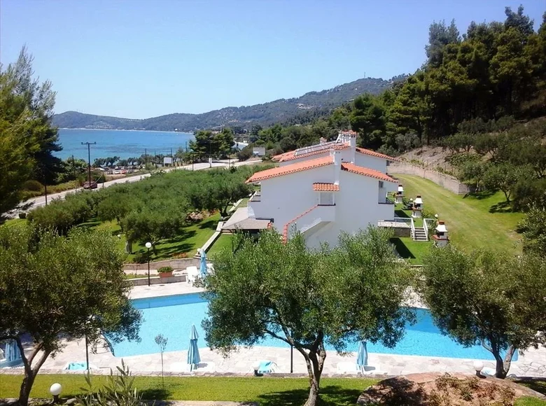 Hôtel 700 m² à Nea Skioni, Grèce