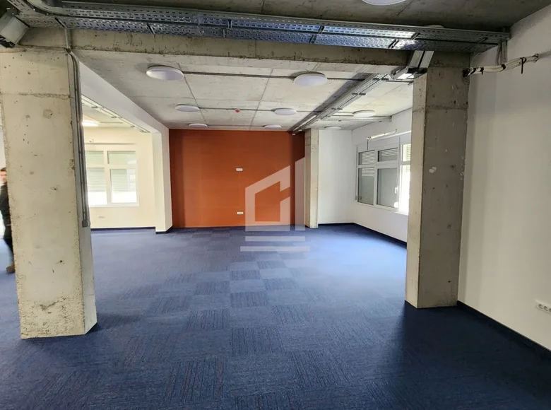 Propiedad comercial  en Podgorica, Montenegro