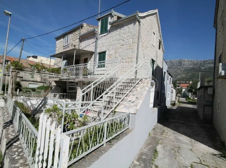 6 room house 244 m² Kastel Sucurac, Croatia