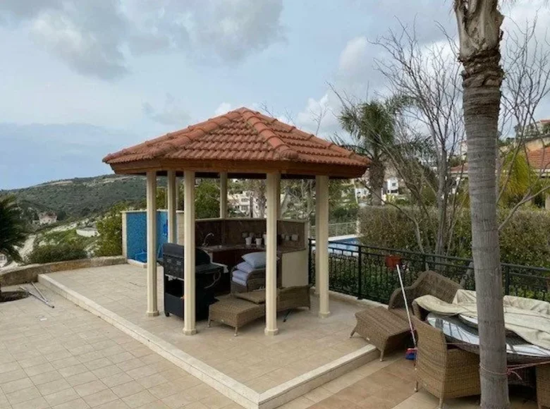 Dom 5 pokojów 500 m² Koinoteta Agiou Tychona, Cypr