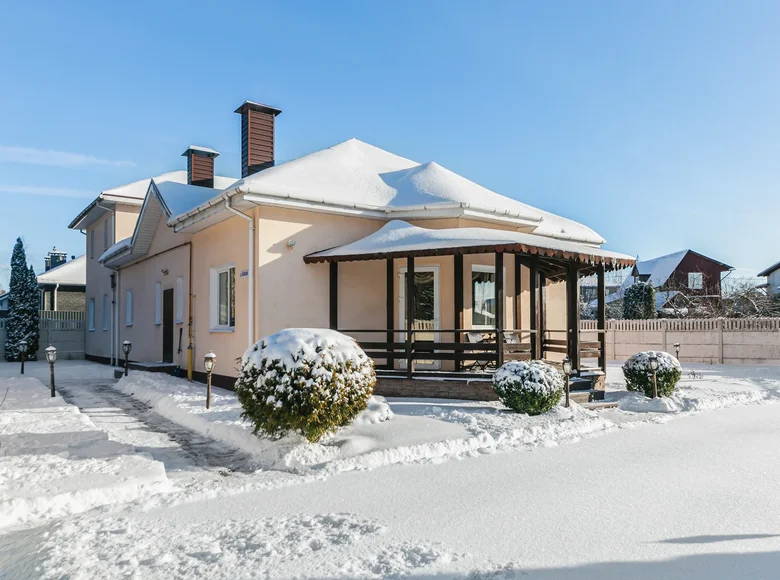 9 bedroom house 272 m² Kalodziscanski sielski Saviet, Belarus