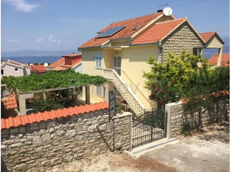 9 room house 375 m² Grad Supetar, Croatia
