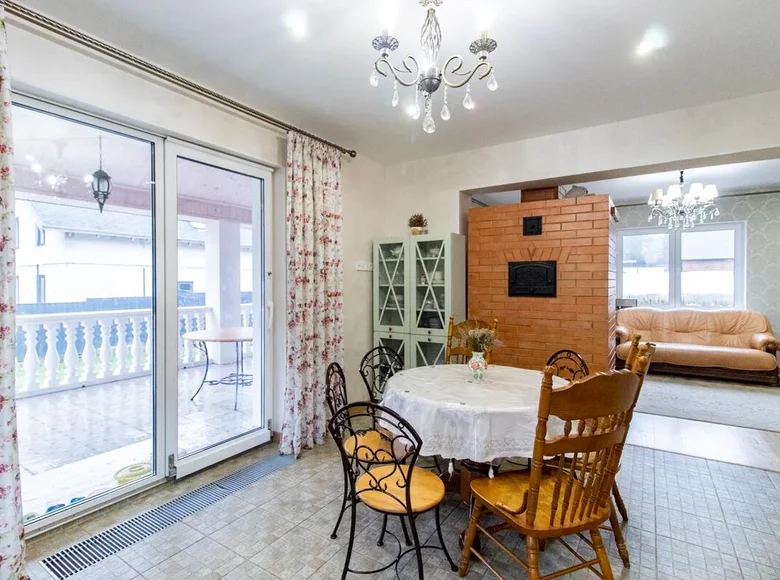 Dom wolnostojący 254 m² Kalodziscanski sielski Saviet, Białoruś