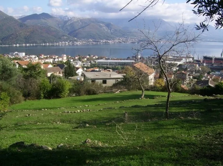 Atterrir  Bijela, Monténégro