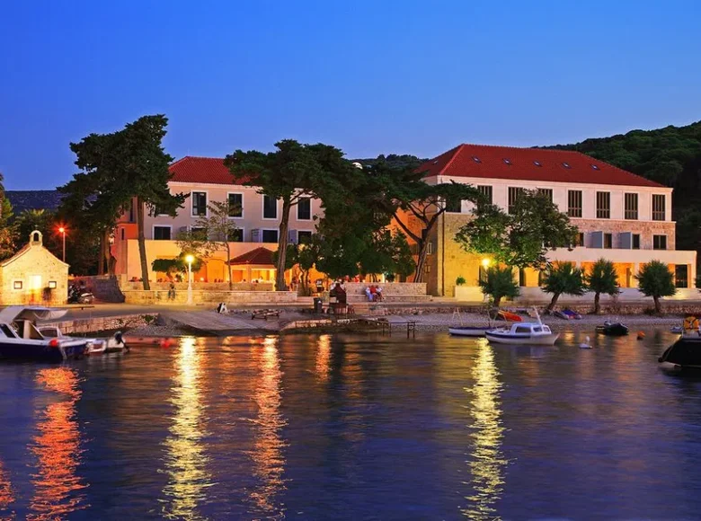 Hotel 2 800 m² Gespanschaft Split-Dalmatien, Kroatien