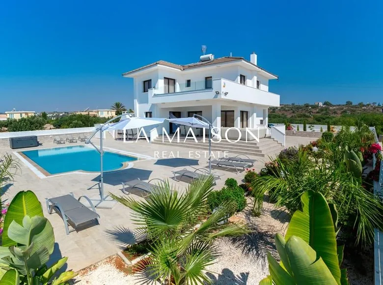 Haus 4 Schlafzimmer 410 m² Famagusta, Zypern