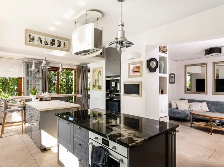 House 385 m² Krakow, Poland