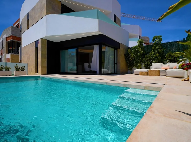 Villa de tres dormitorios 158 m² Orihuela, Španjolska