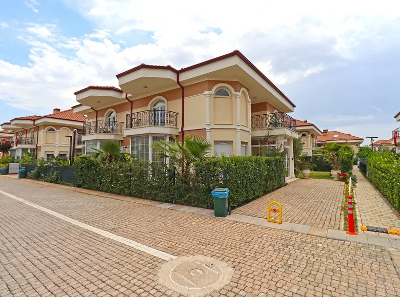 Дом 7 комнат 310 м² Дёшемеалты, Турция