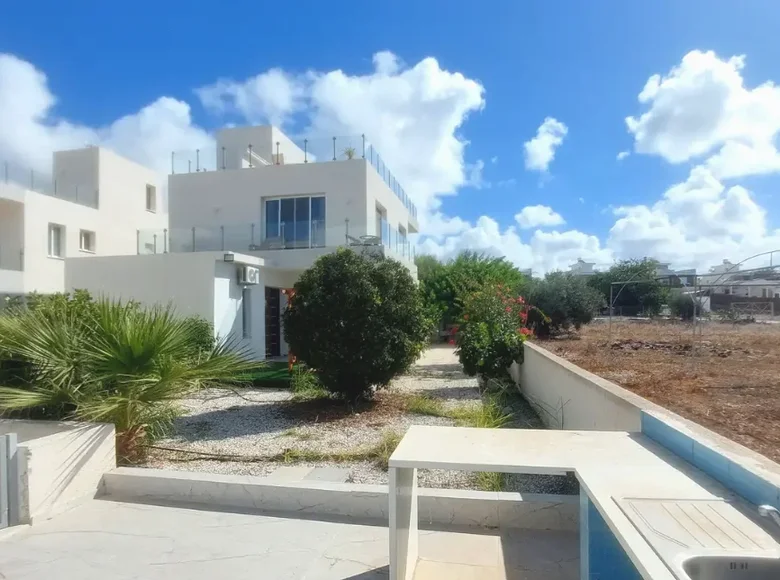 4 bedroom house  in Chloraka, Cyprus