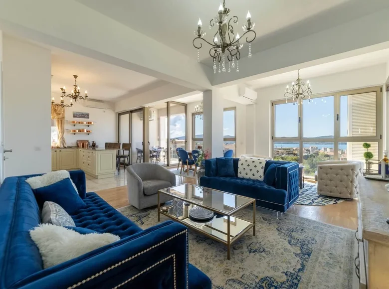 3 bedroom apartment 120 m² Tivat, Montenegro