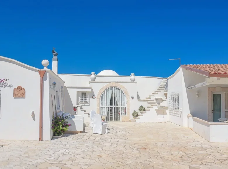 4-Schlafzimmer-Villa 200 m² Ostuni, Italien