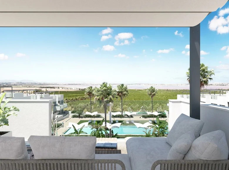 Mieszkanie 2 pokoi 145 m² Torrevieja, Hiszpania