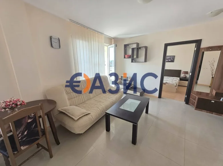 Mieszkanie 2 pokoi 70 m² Nesebyr, Bułgaria