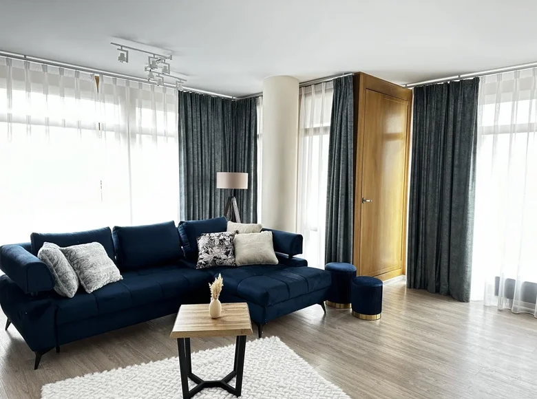 Mieszkanie 3 pokoi 70 m² w Warszawa, Polska