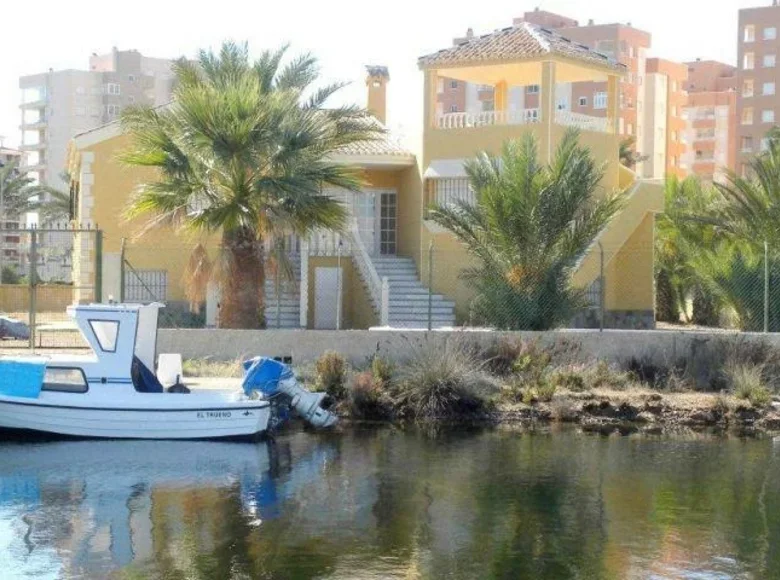 Villa de tres dormitorios 465 m² San Javier, Španjolska
