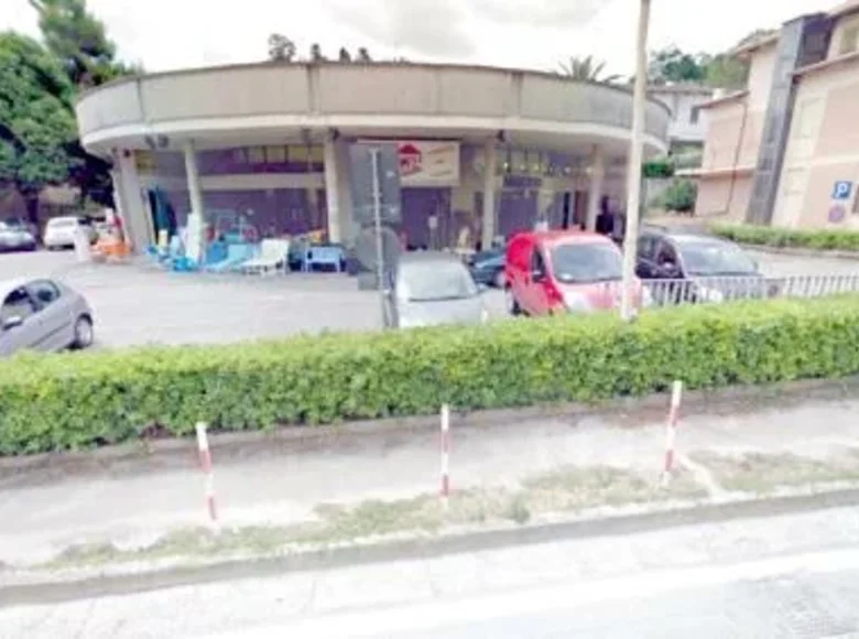 Commercial property 550 m² in Terni, Italy