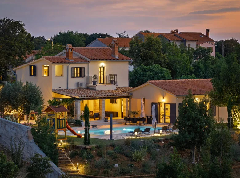 4 bedroom house 273 m² Grad Labin, Croatia