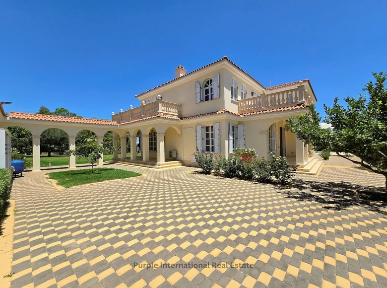 Willa 4 pokoi 374 m² Paralimni, Cypr