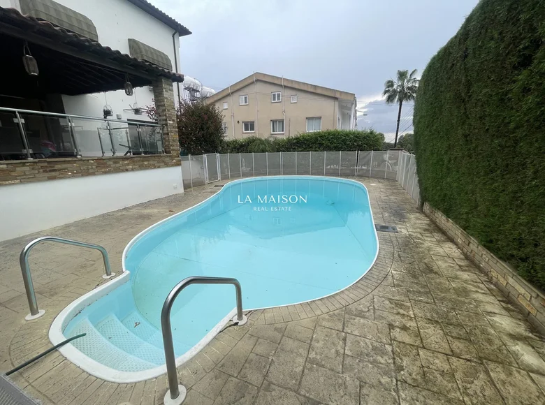 Haus 4 Schlafzimmer 200 m² in Lakatamia, Zypern