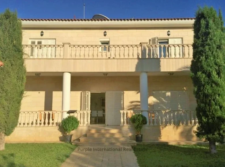 Villa de 4 dormitorios 450 m² Monagrouli, Chipre