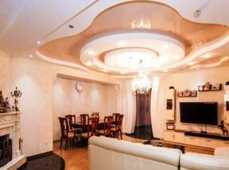 Mieszkanie 4 pokoi 200 m² w Tbilisi, Gruzja