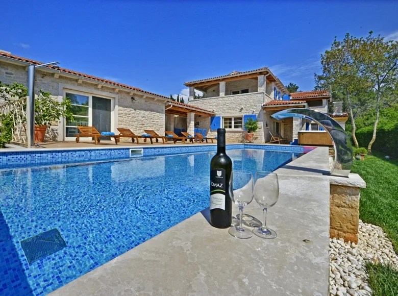 4 bedroom Villa 398 m² Grad Porec, Croatia