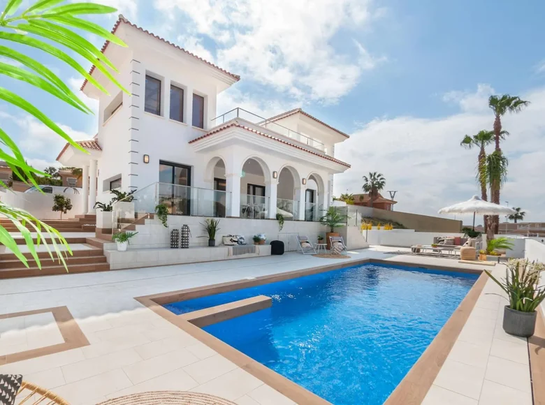 3 bedroom villa 168 m² Urbanizacion Dona Pepa, Spain