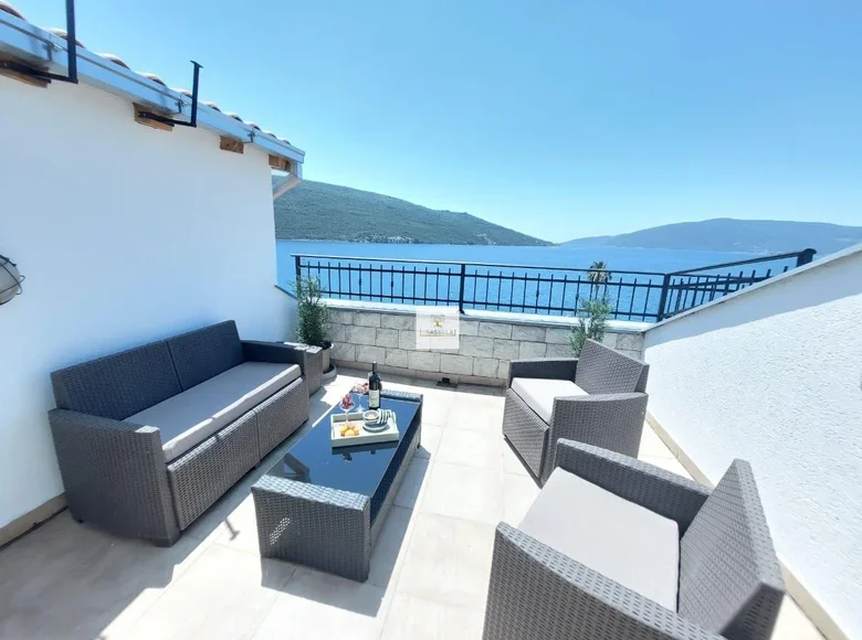 Wohnung 3 Schlafzimmer 125 m² in Kumbor, Montenegro