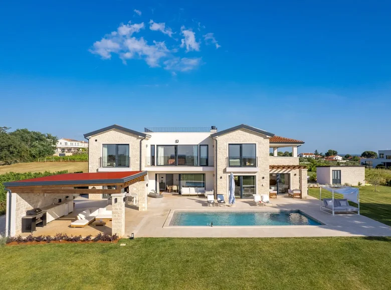 5 bedroom villa 462 m² Grad Porec, Croatia