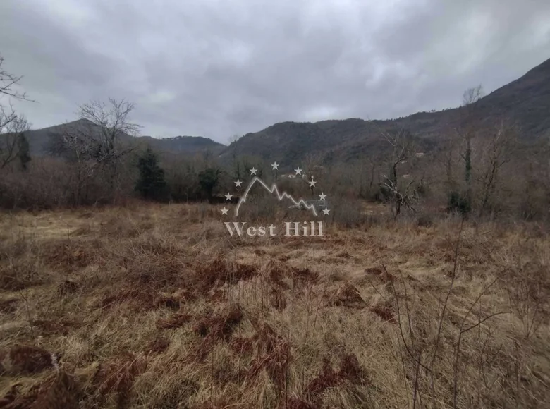 Atterrir  Cetinje, Monténégro