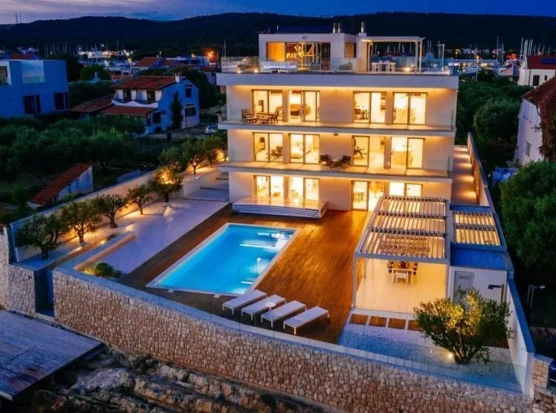 6 bedroom villa 700 m² Grad Zadar, Croatia